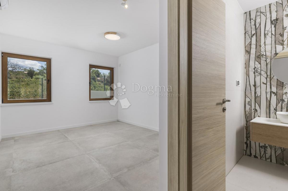 BELLA CASA FAMILIARE CON PISCINA NELL'ISTRIA CENTRALE