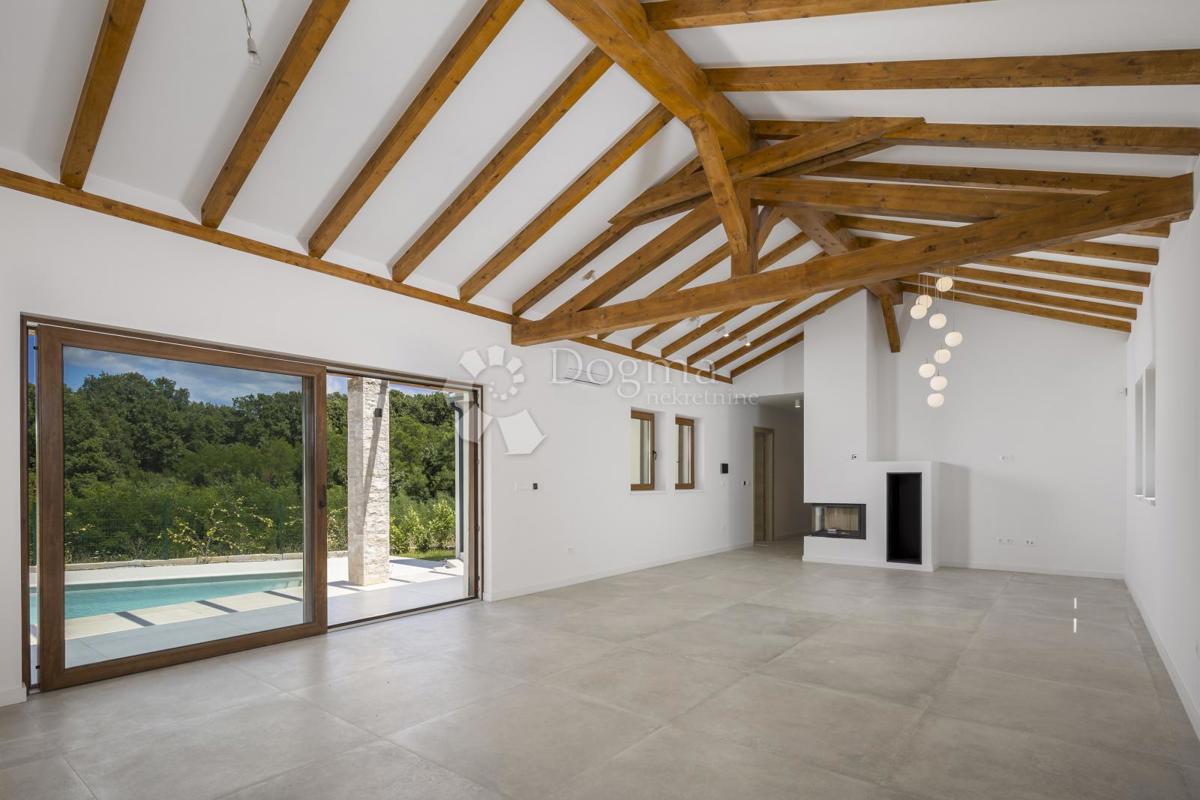 BELLA CASA FAMILIARE CON PISCINA NELL'ISTRIA CENTRALE