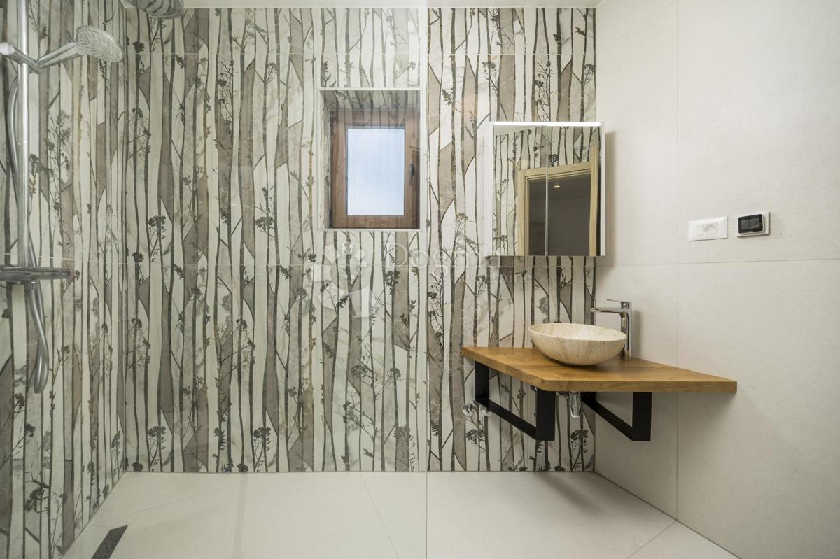 BELLA CASA FAMILIARE CON PISCINA NELL'ISTRIA CENTRALE