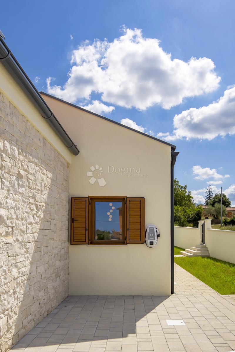 BELLA CASA FAMILIARE CON PISCINA NELL'ISTRIA CENTRALE