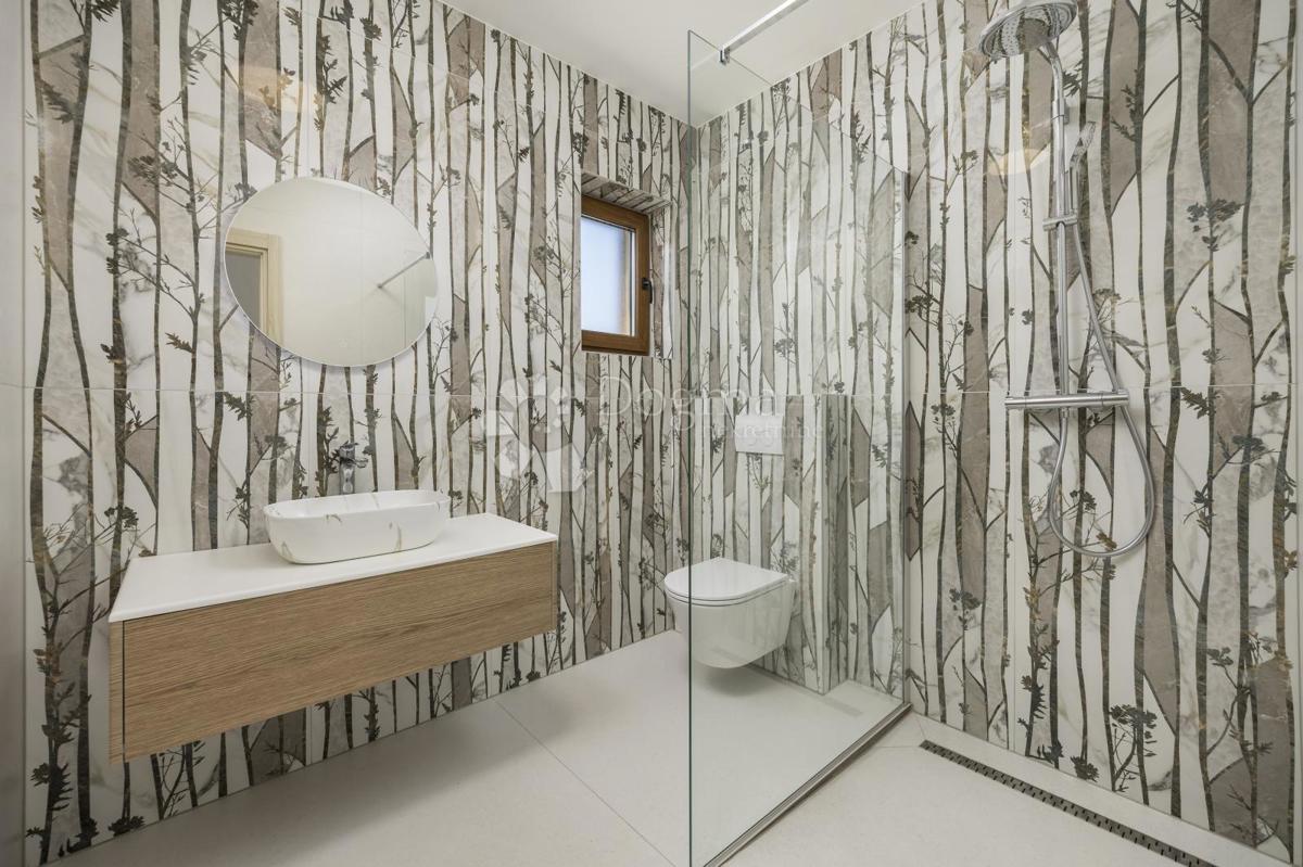 BELLA CASA FAMILIARE CON PISCINA NELL'ISTRIA CENTRALE