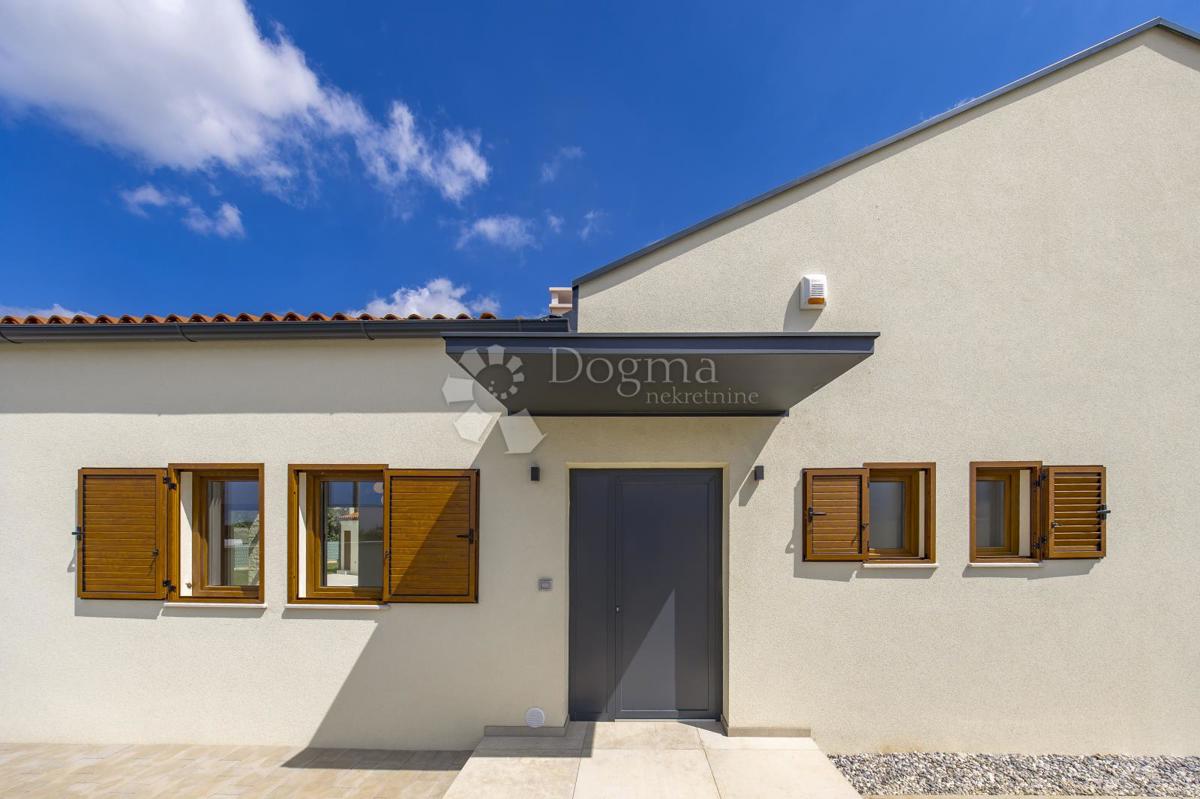 BELLA CASA FAMILIARE CON PISCINA NELL'ISTRIA CENTRALE