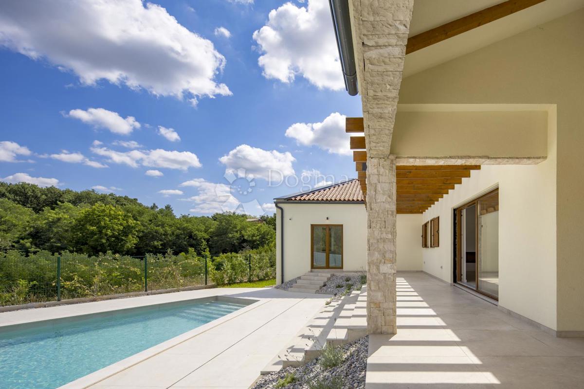 BELLA CASA FAMILIARE CON PISCINA NELL'ISTRIA CENTRALE