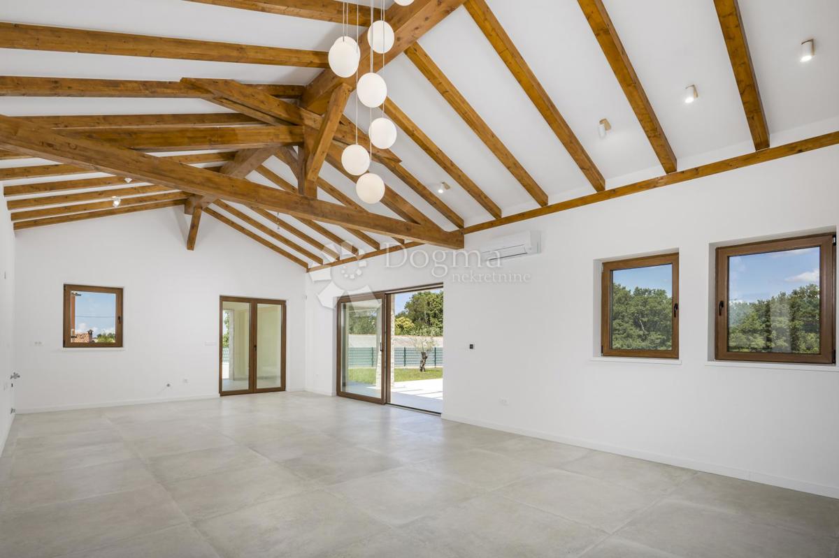 BELLA CASA FAMILIARE CON PISCINA NELL'ISTRIA CENTRALE