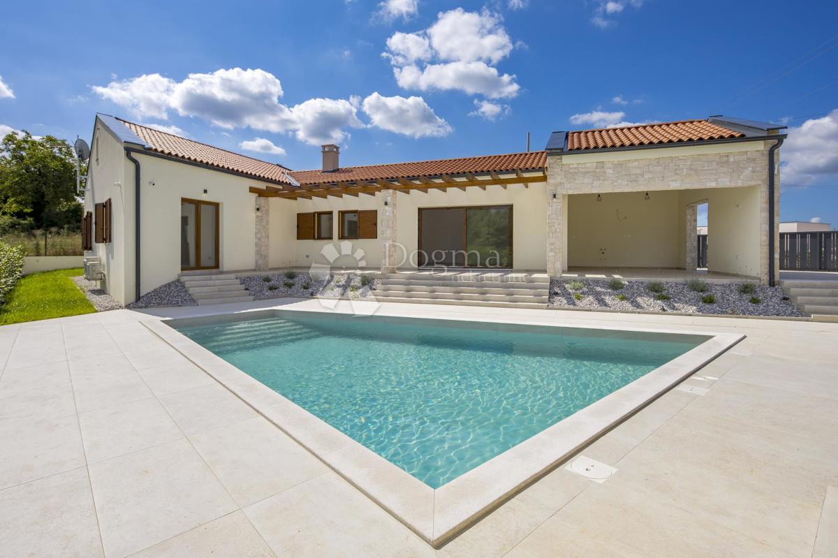 BELLA CASA FAMILIARE CON PISCINA NELL'ISTRIA CENTRALE