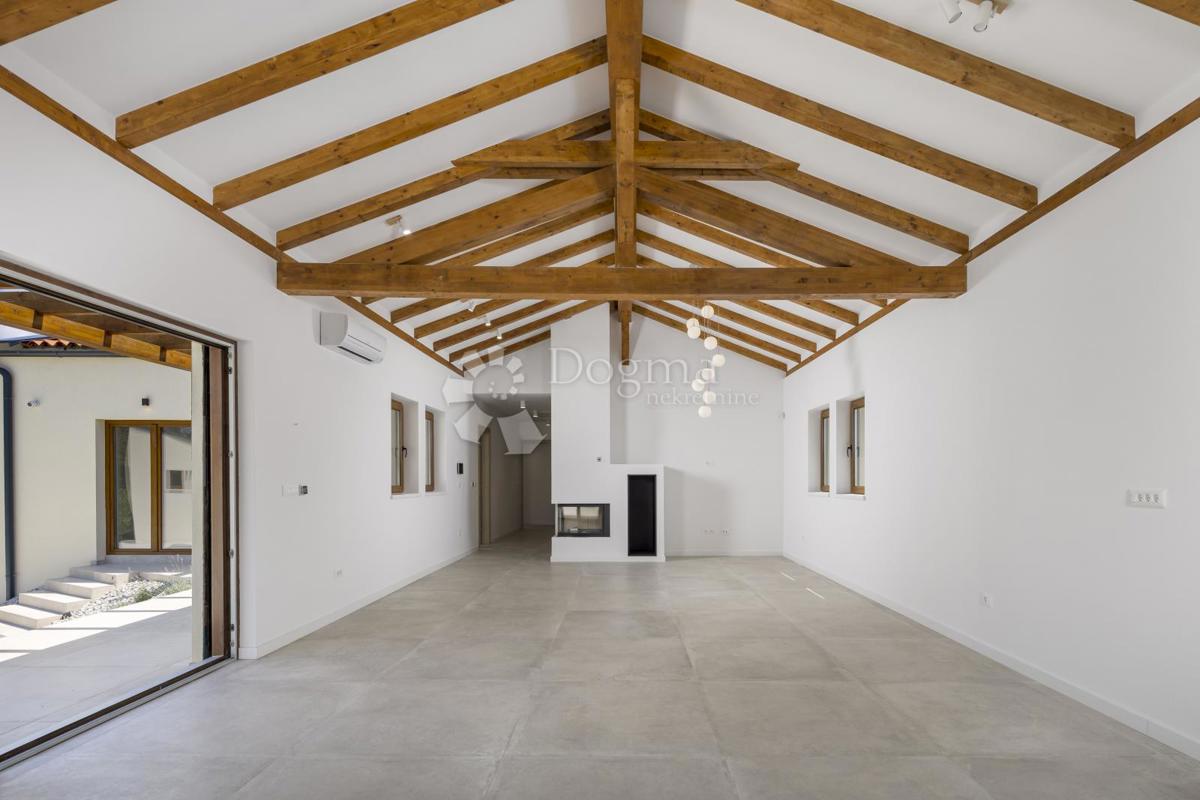 BELLA CASA FAMILIARE CON PISCINA NELL'ISTRIA CENTRALE