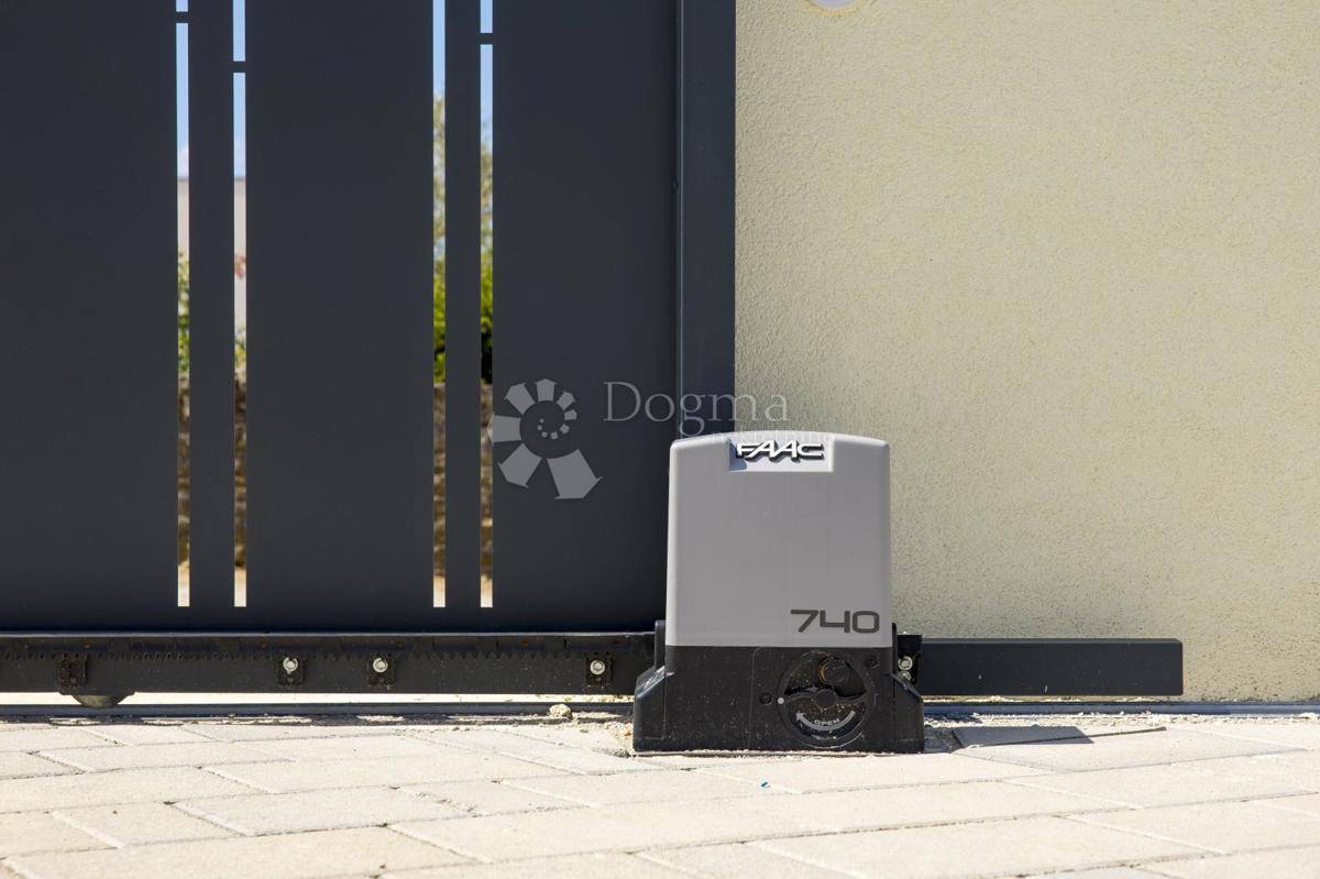 BELLA CASA FAMILIARE CON PISCINA NELL'ISTRIA CENTRALE