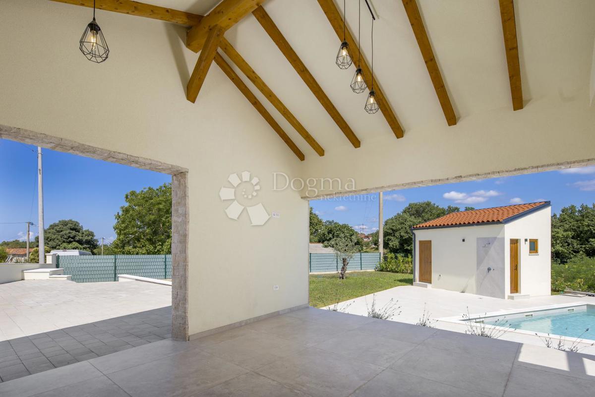 BELLA CASA FAMILIARE CON PISCINA NELL'ISTRIA CENTRALE