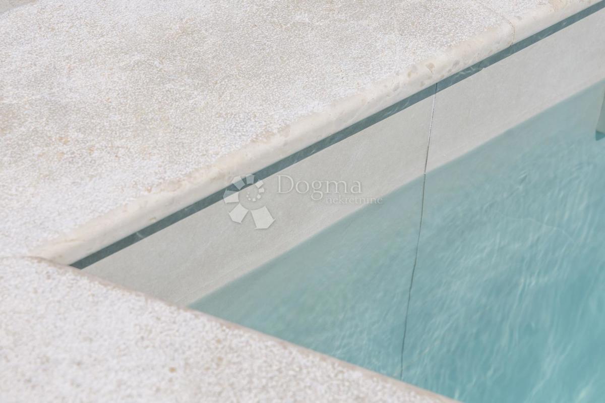 BELLA CASA FAMILIARE CON PISCINA NELL'ISTRIA CENTRALE