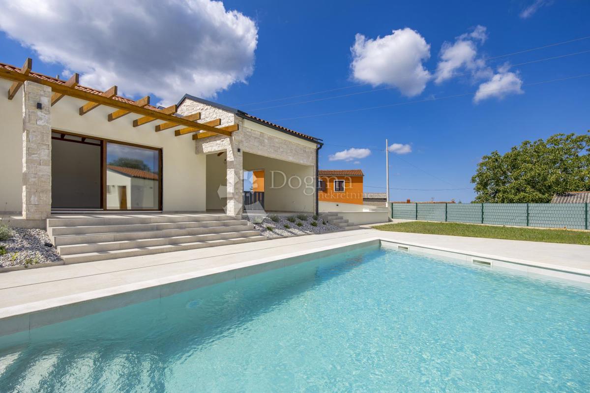 BELLA CASA FAMILIARE CON PISCINA NELL'ISTRIA CENTRALE