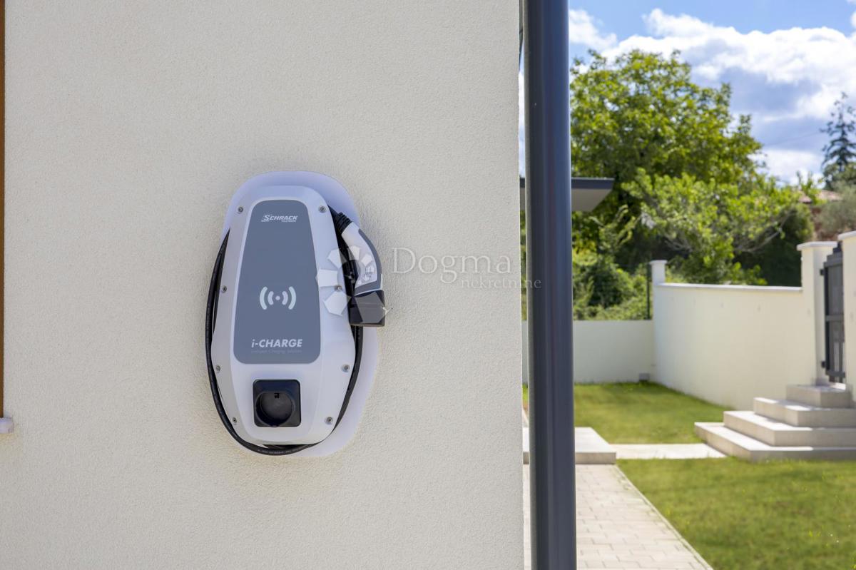 BELLA CASA FAMILIARE CON PISCINA NELL'ISTRIA CENTRALE