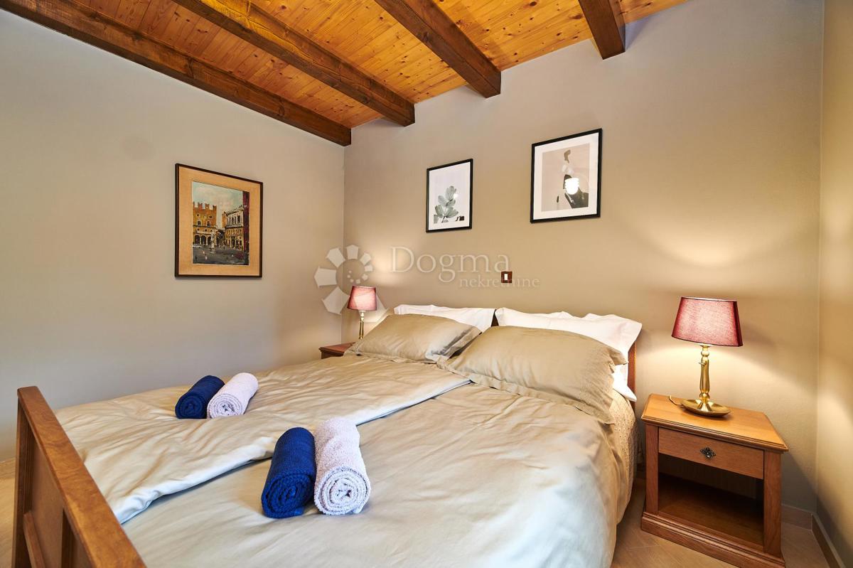 VILLA RUSTICA CON PISCINA INTERNA ED ESTERNA