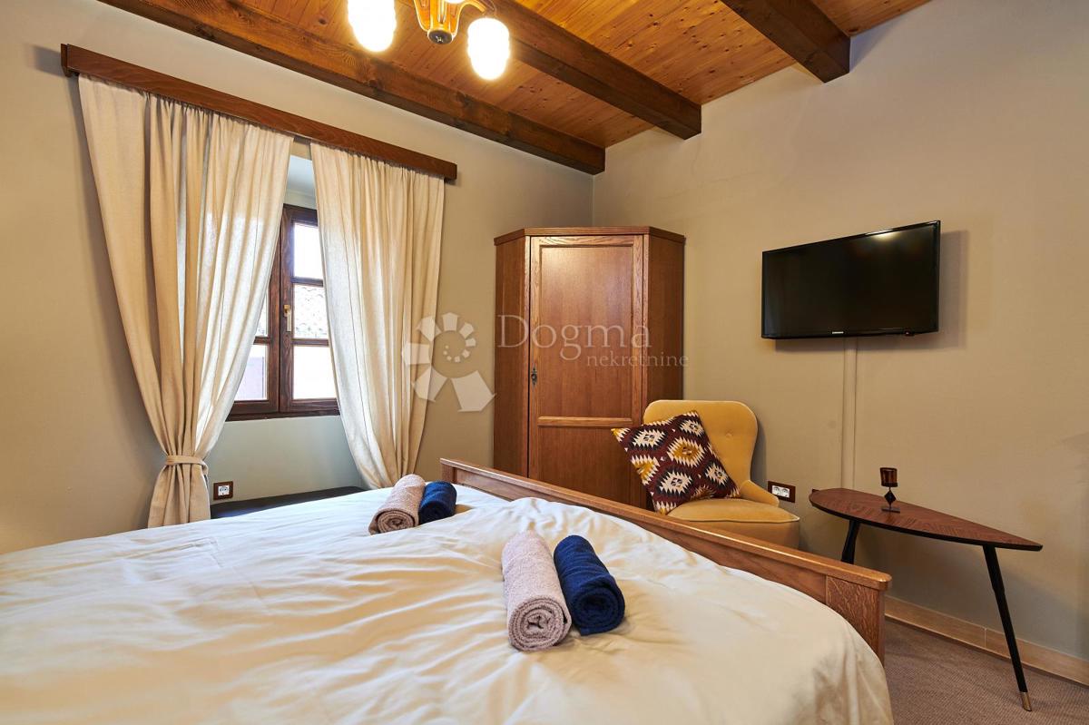 VILLA RUSTICA CON PISCINA INTERNA ED ESTERNA