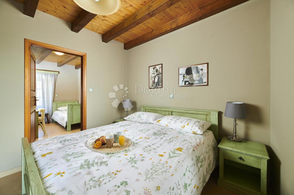 VILLA RUSTICA CON PISCINA INTERNA ED ESTERNA