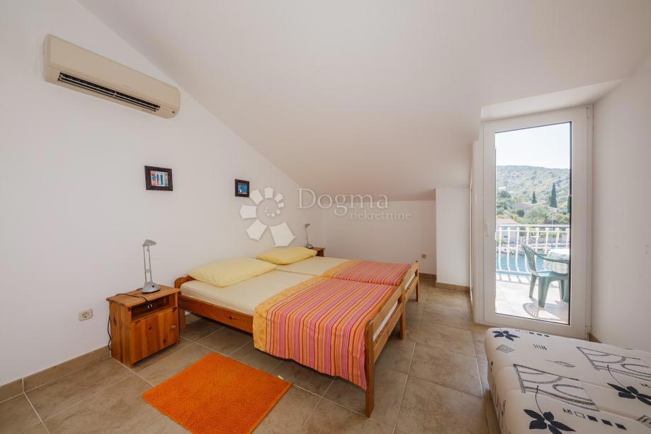 Casa Bobovišća, Milna, 100m2