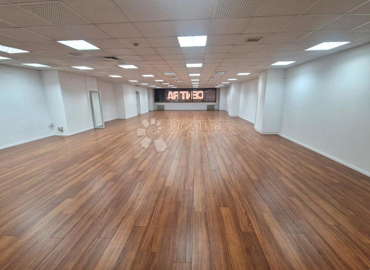 Locale commerciale Centar, Rijeka, 200m2