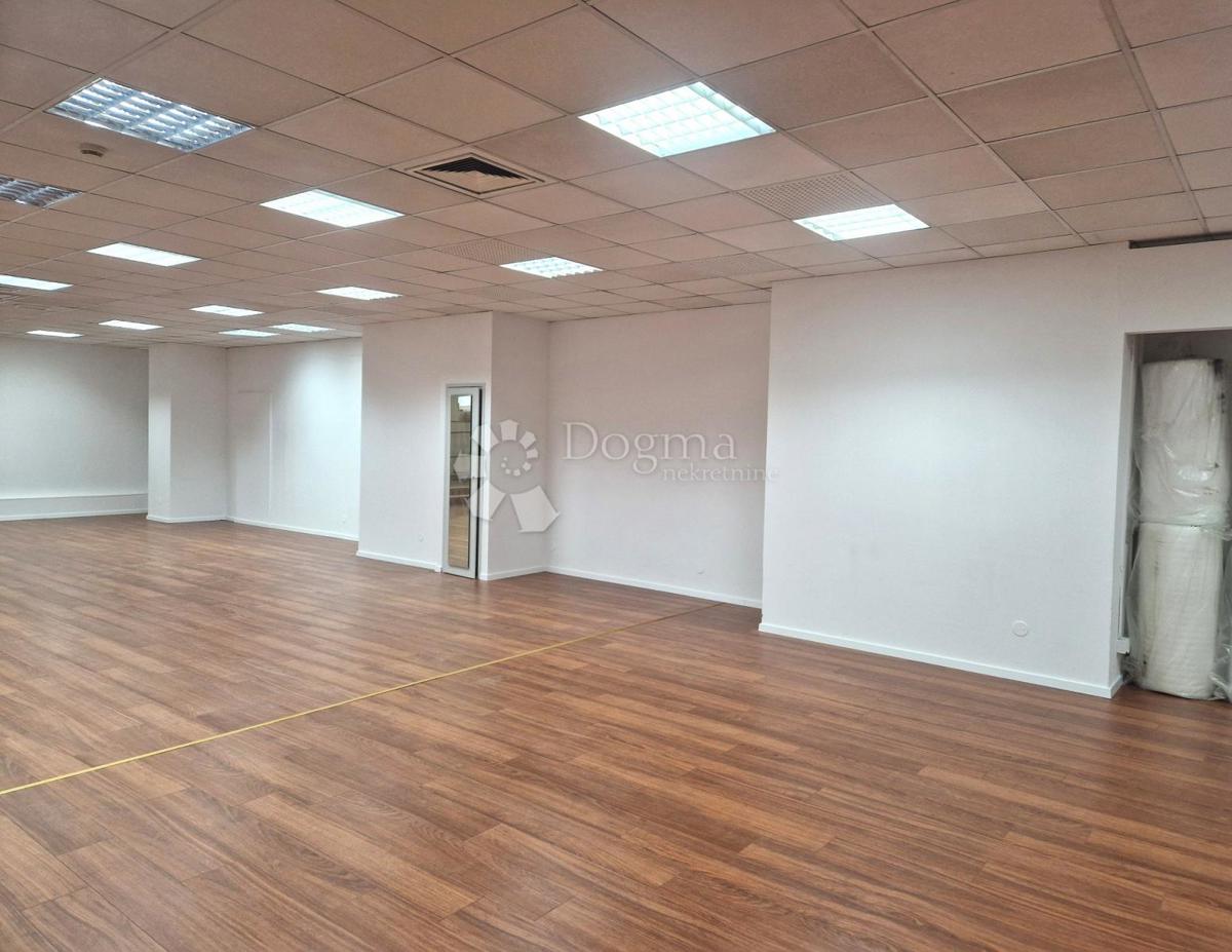 Locale commerciale Centar, Rijeka, 200m2