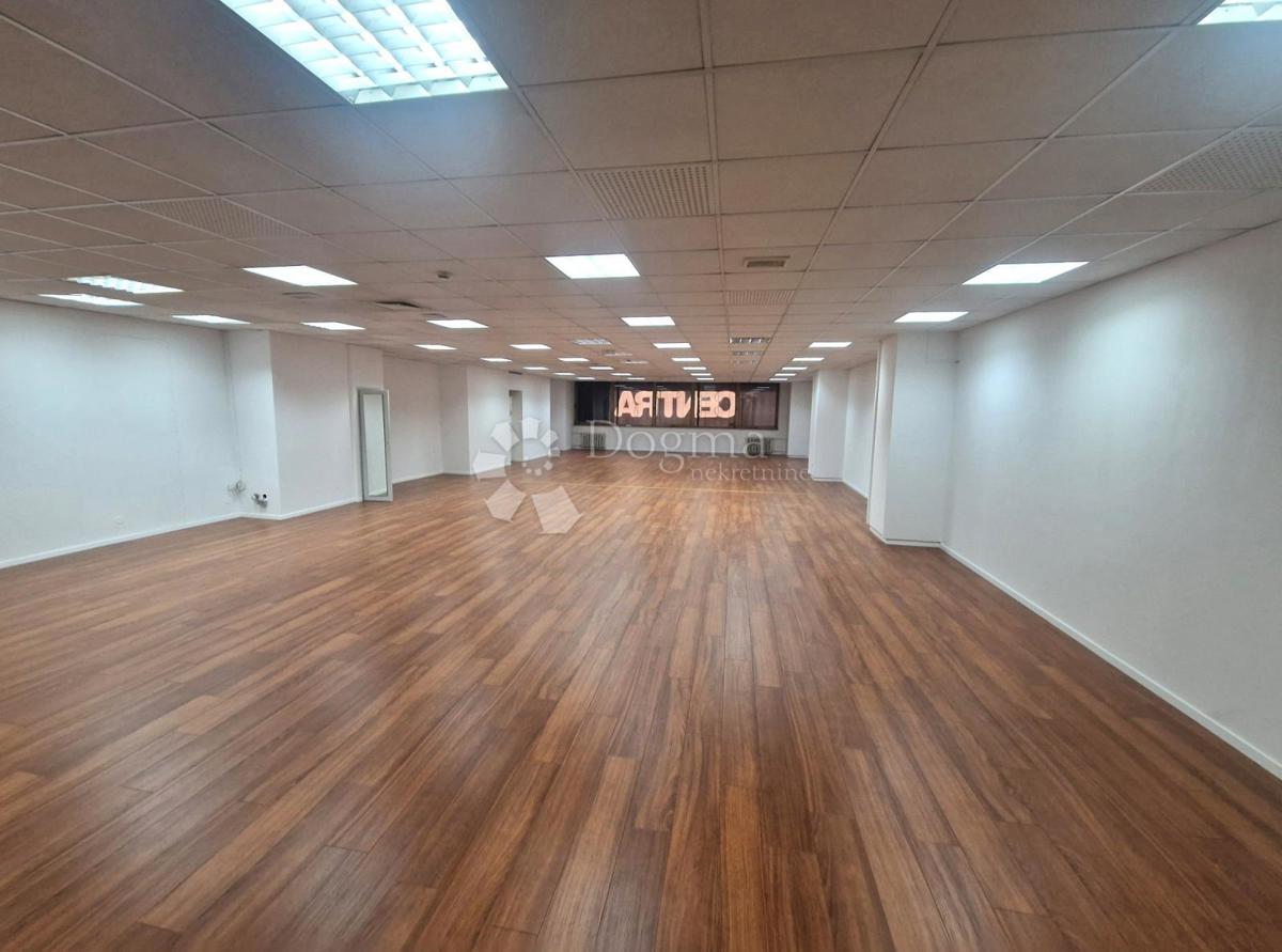 Locale commerciale Centar, Rijeka, 200m2