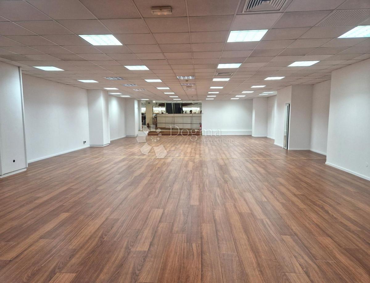 Locale commerciale Centar, Rijeka, 200m2