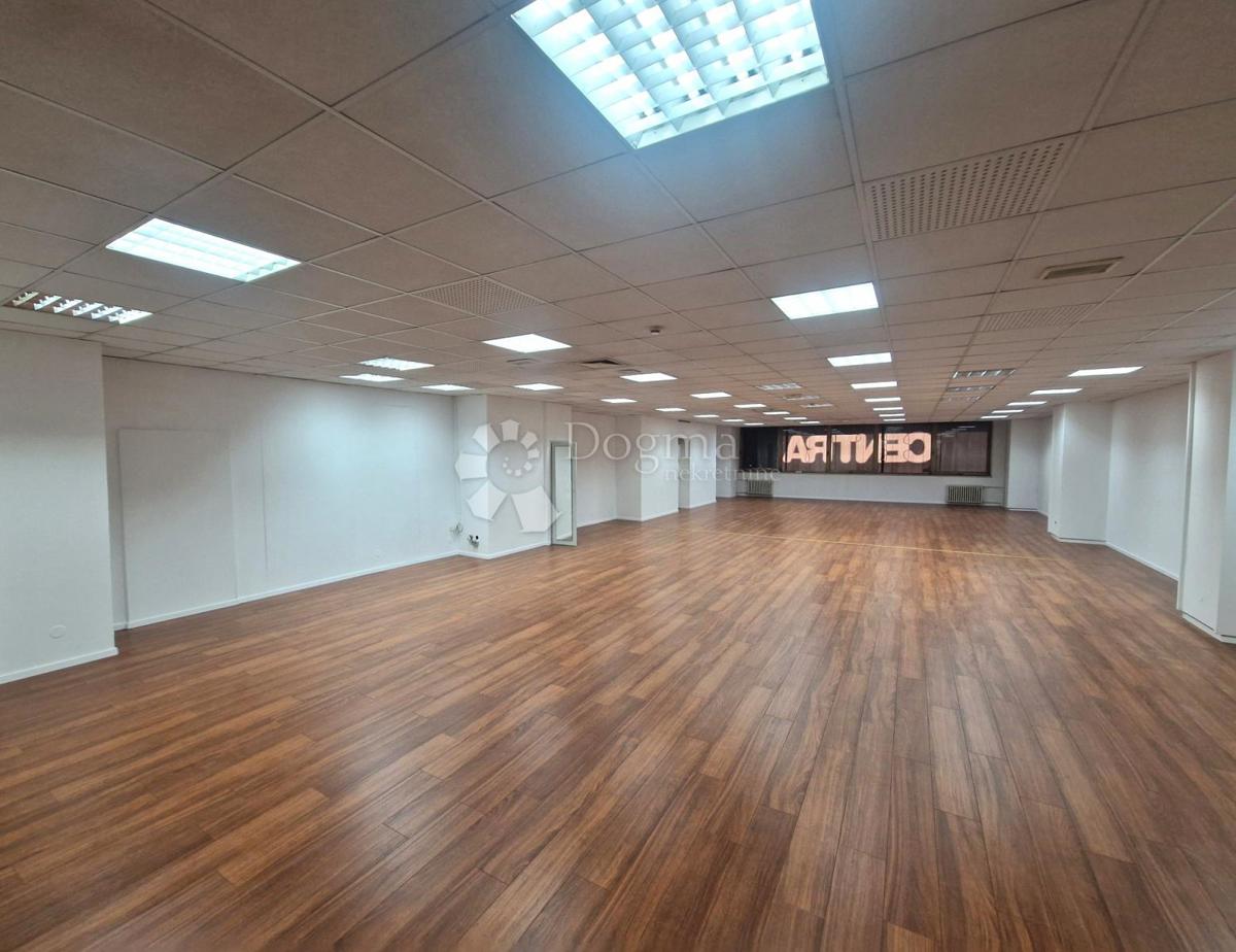 Locale commerciale Centar, Rijeka, 200m2