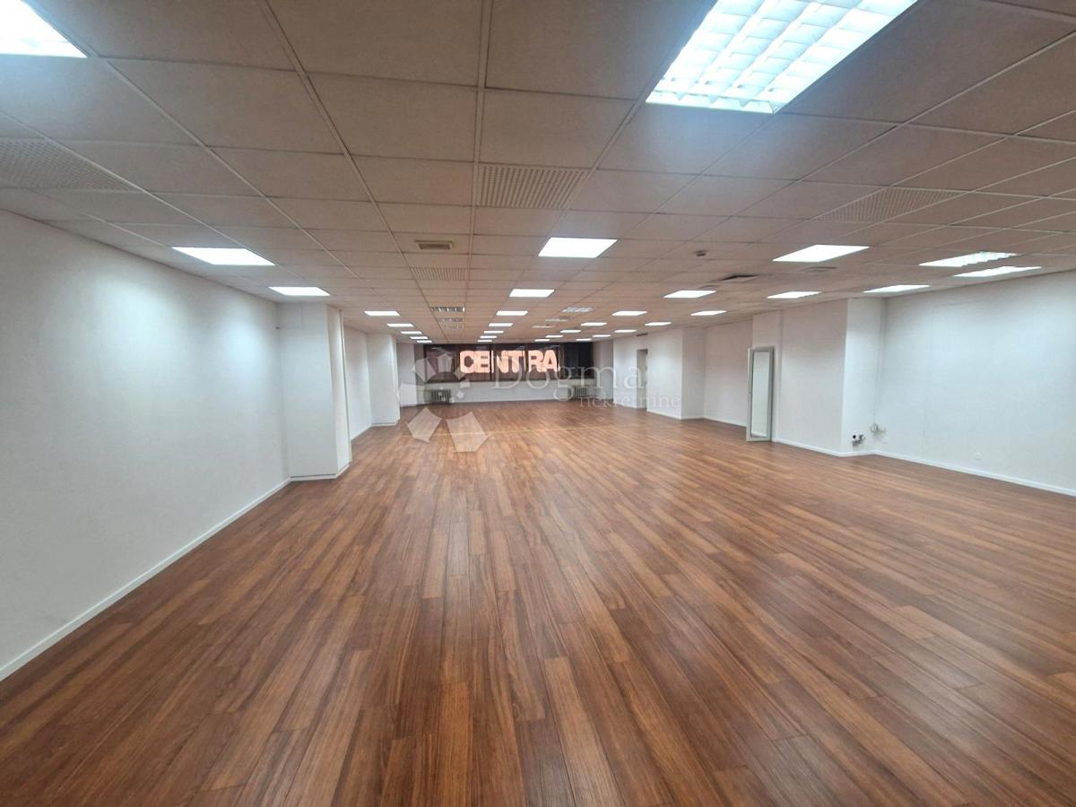 Locale commerciale Centar, Rijeka, 200m2