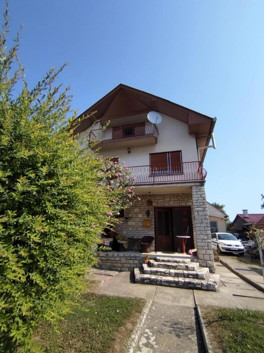 Casa Centar, Virovitica, 180m2