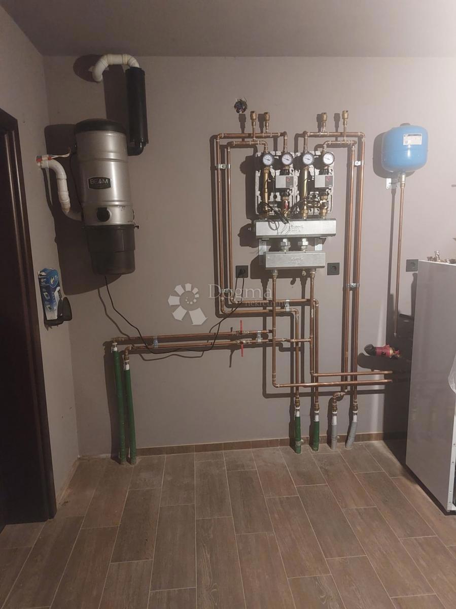 Casa Kloštar Ivanić, 350m2