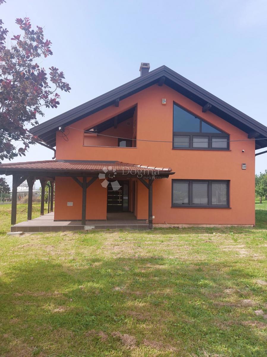 Casa Kloštar Ivanić, 350m2