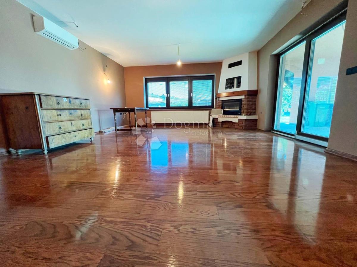 Casa Kloštar Ivanić, 350m2