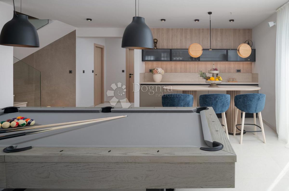 Casa Podstrana, 243,70m2