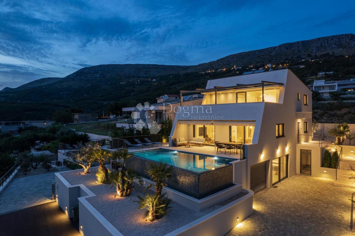 Casa Podstrana, 243,70m2