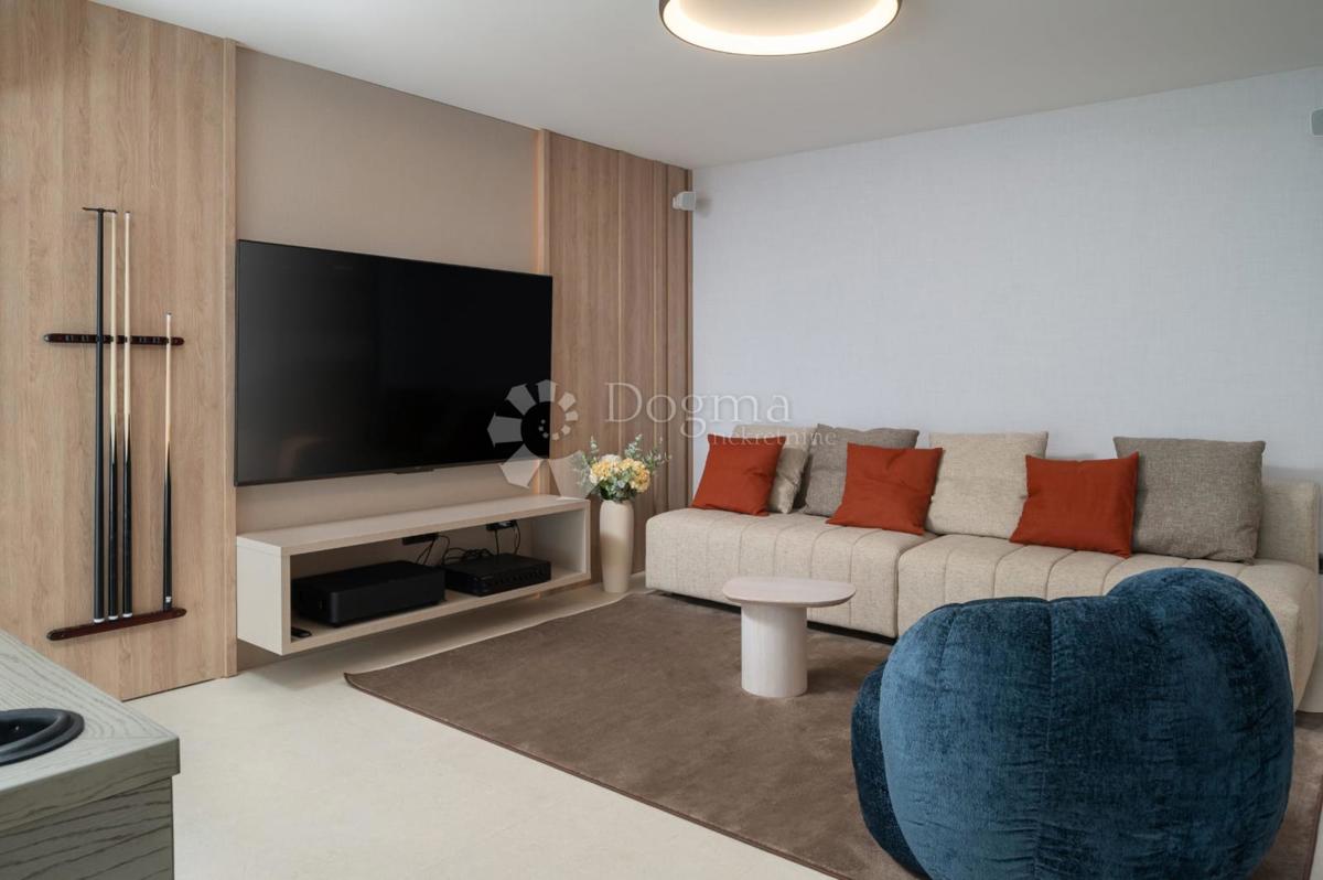 Casa Podstrana, 243,70m2