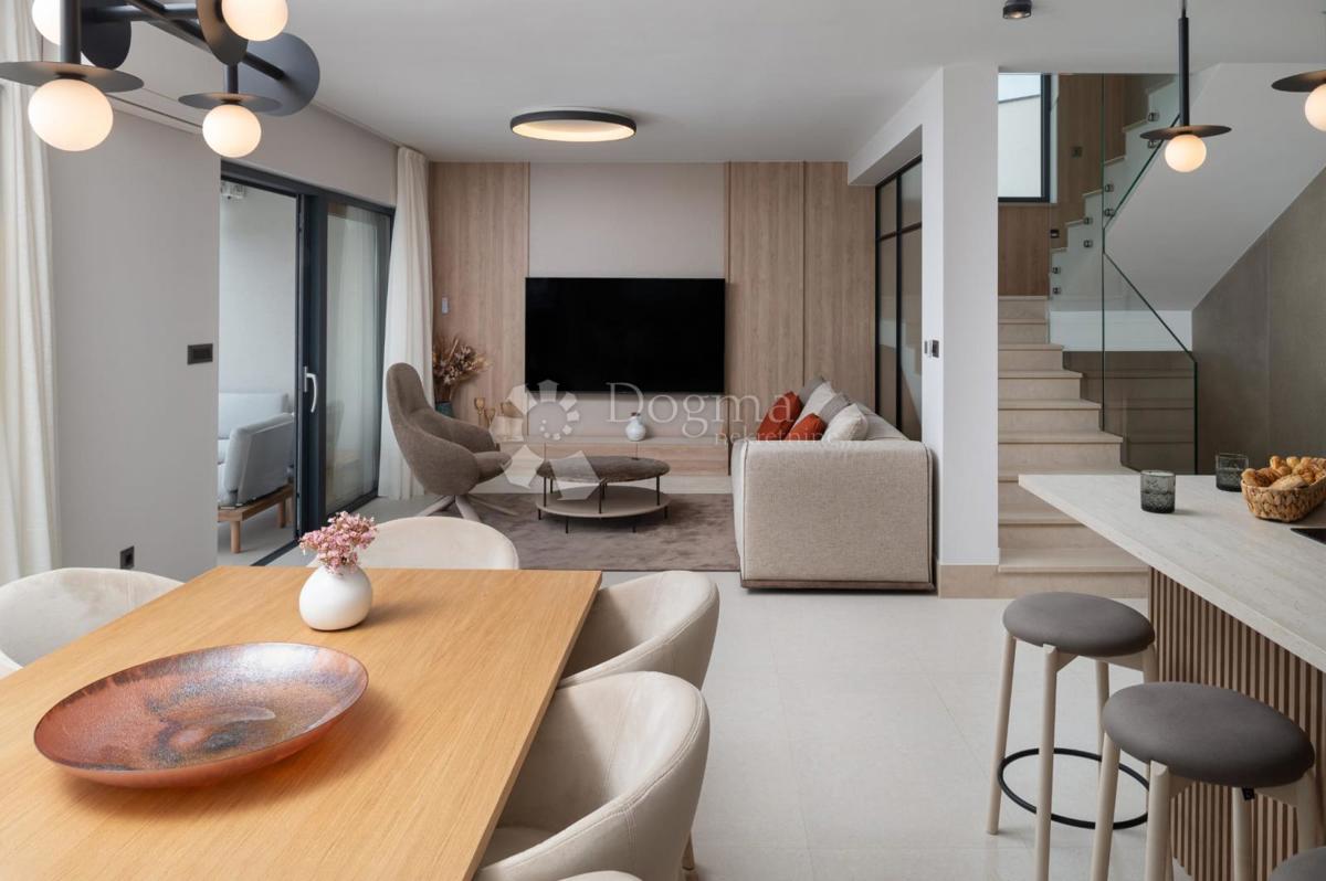 Casa Podstrana, 243,70m2