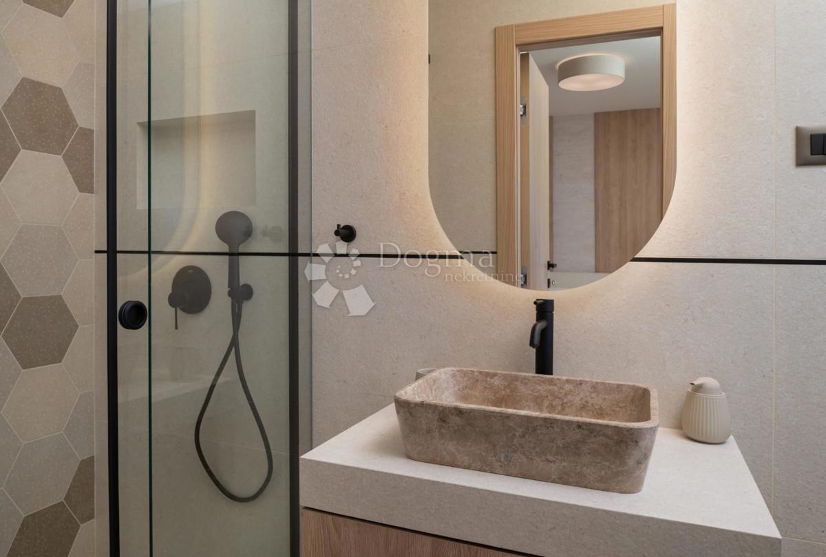 Casa Podstrana, 243,70m2