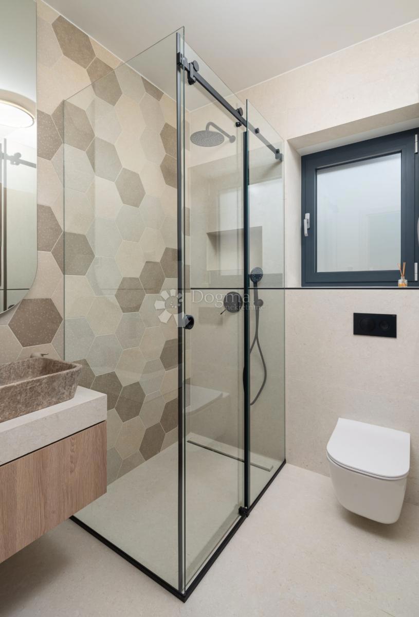 Casa Podstrana, 243,70m2