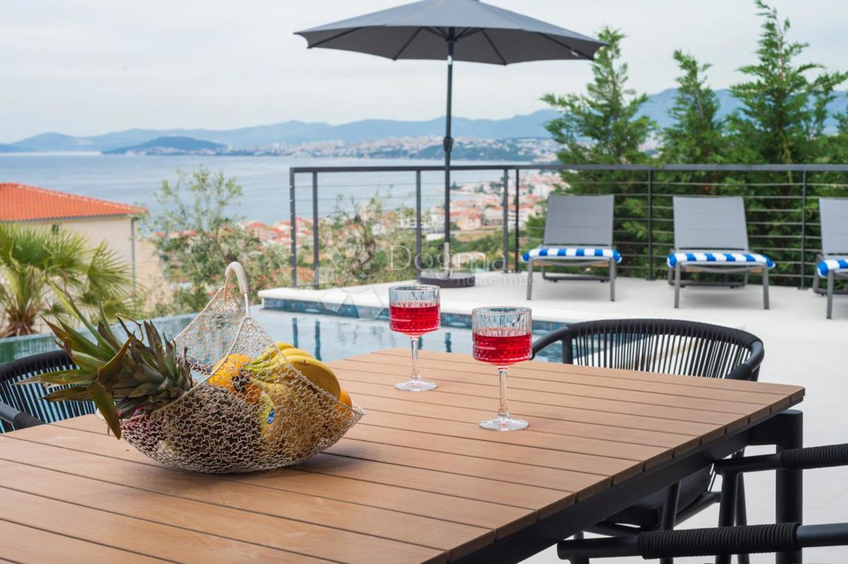 Casa Podstrana, 243,70m2