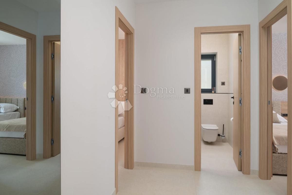 Casa Podstrana, 243,70m2