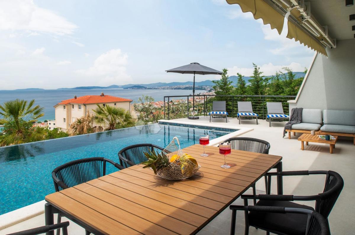 Casa Podstrana, 243,70m2