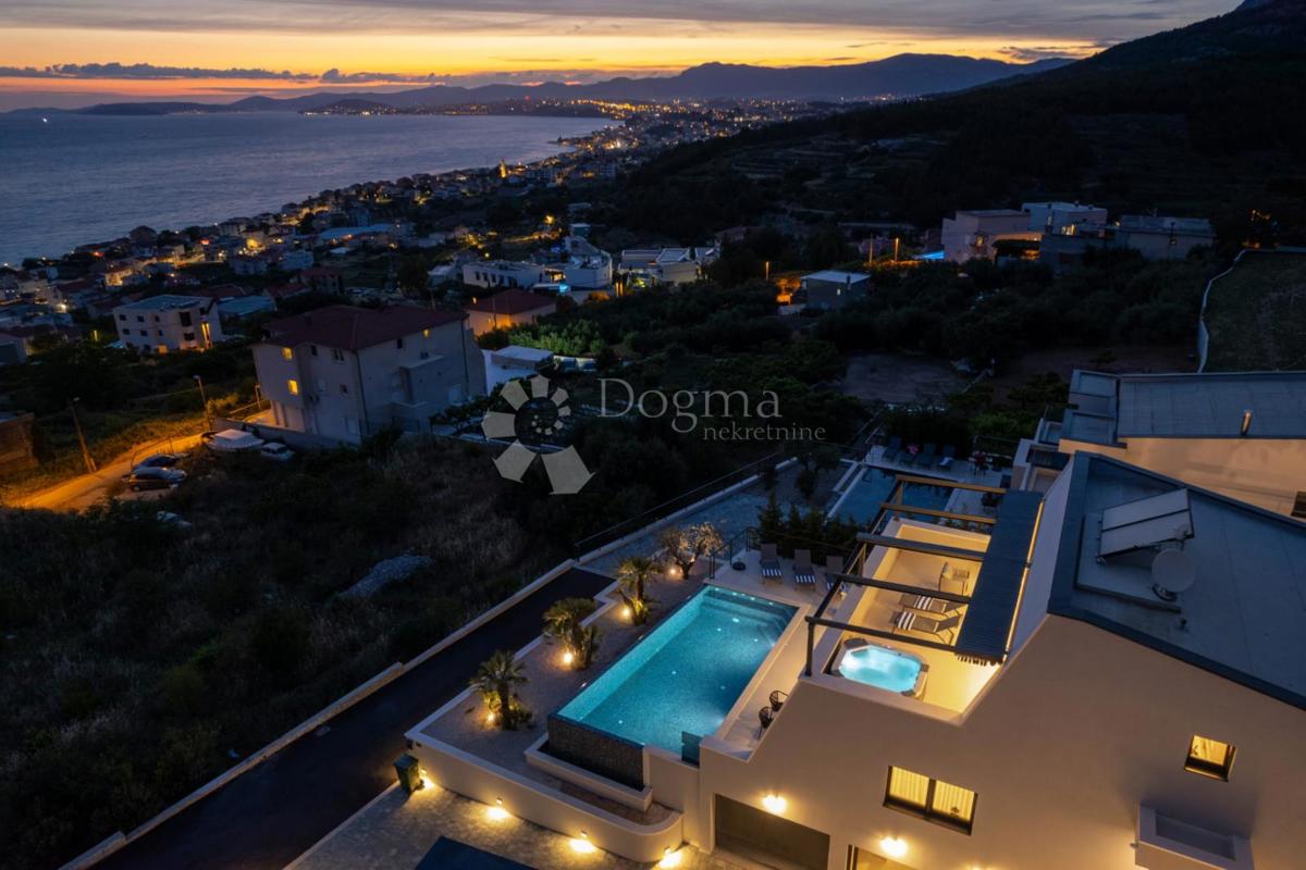 Casa Podstrana, 243,70m2