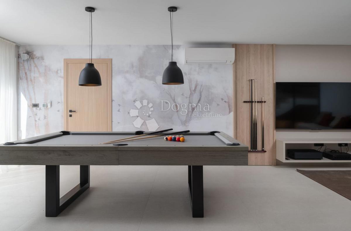 Casa Podstrana, 243,70m2