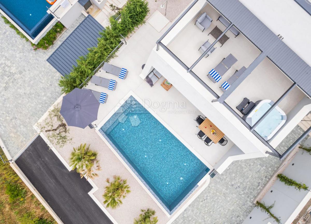 Casa Podstrana, 243,70m2