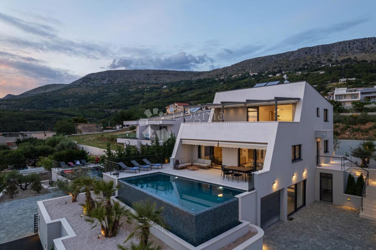 Casa Podstrana, 243,70m2