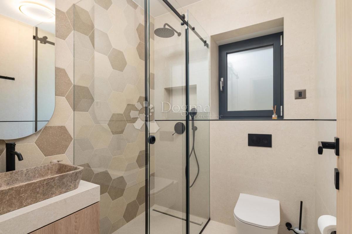 Casa Podstrana, 243,70m2