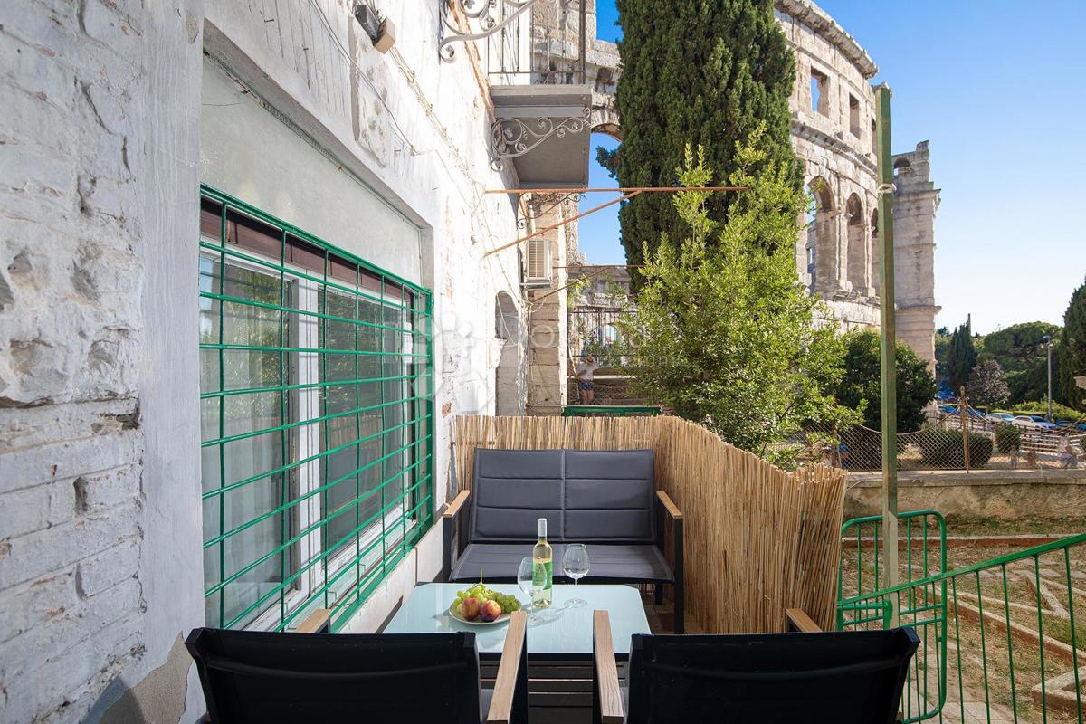 Appartamento completamente ristrutturato con vista sull'Arena!