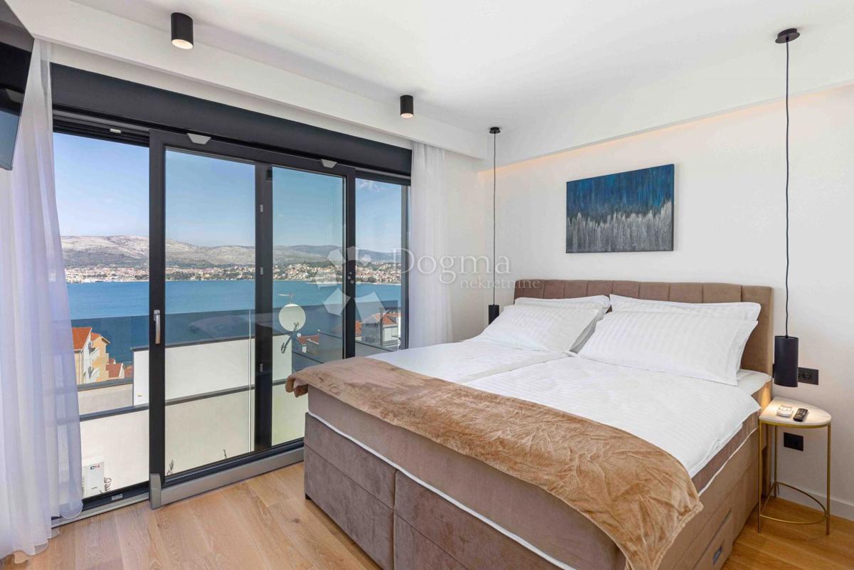 TROGIR/ČIOVO - BELLISSIMA VILLA CON PISCINA E VISTA