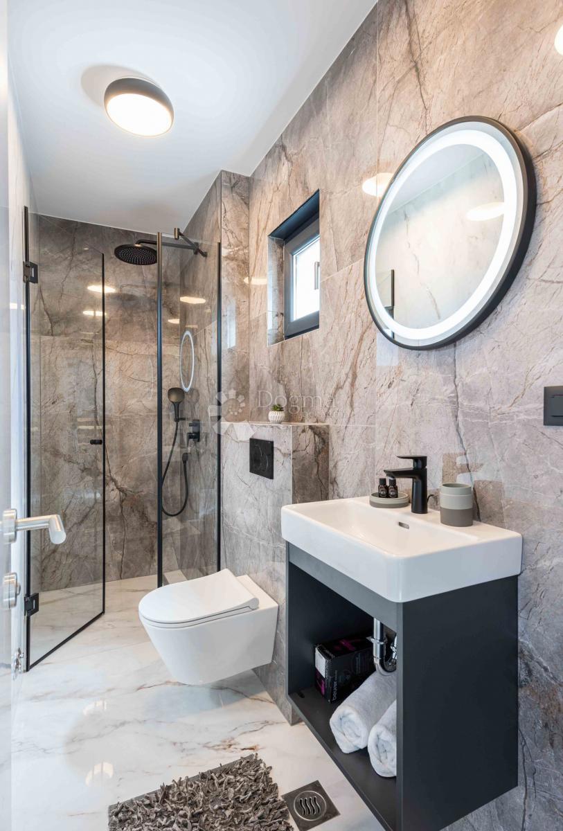 TROGIR/ČIOVO - BELLISSIMA VILLA CON PISCINA E VISTA