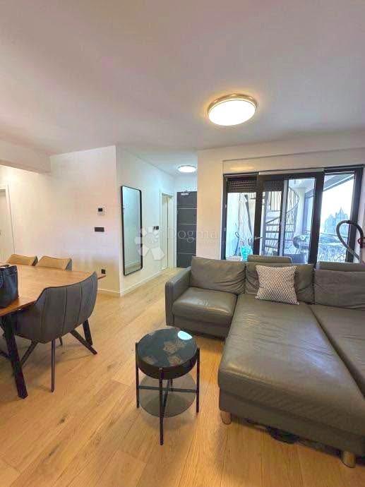 Attico di lusso – terrazza sul tetto e vista mare