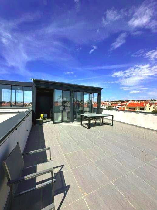 Attico di lusso – terrazza sul tetto e vista mare