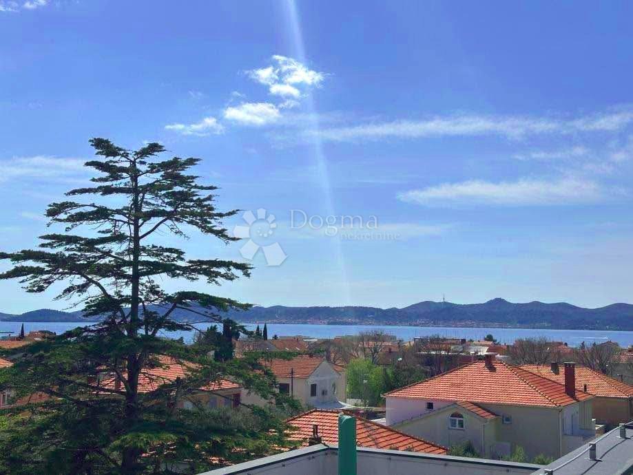 Attico di lusso – terrazza sul tetto e vista mare