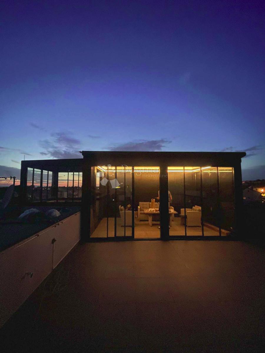 Attico di lusso – terrazza sul tetto e vista mare